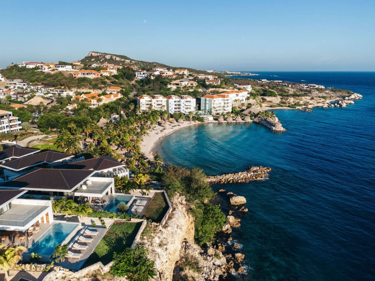 Holland House - Blue Bay - on a cliff with a phenomenal sea view