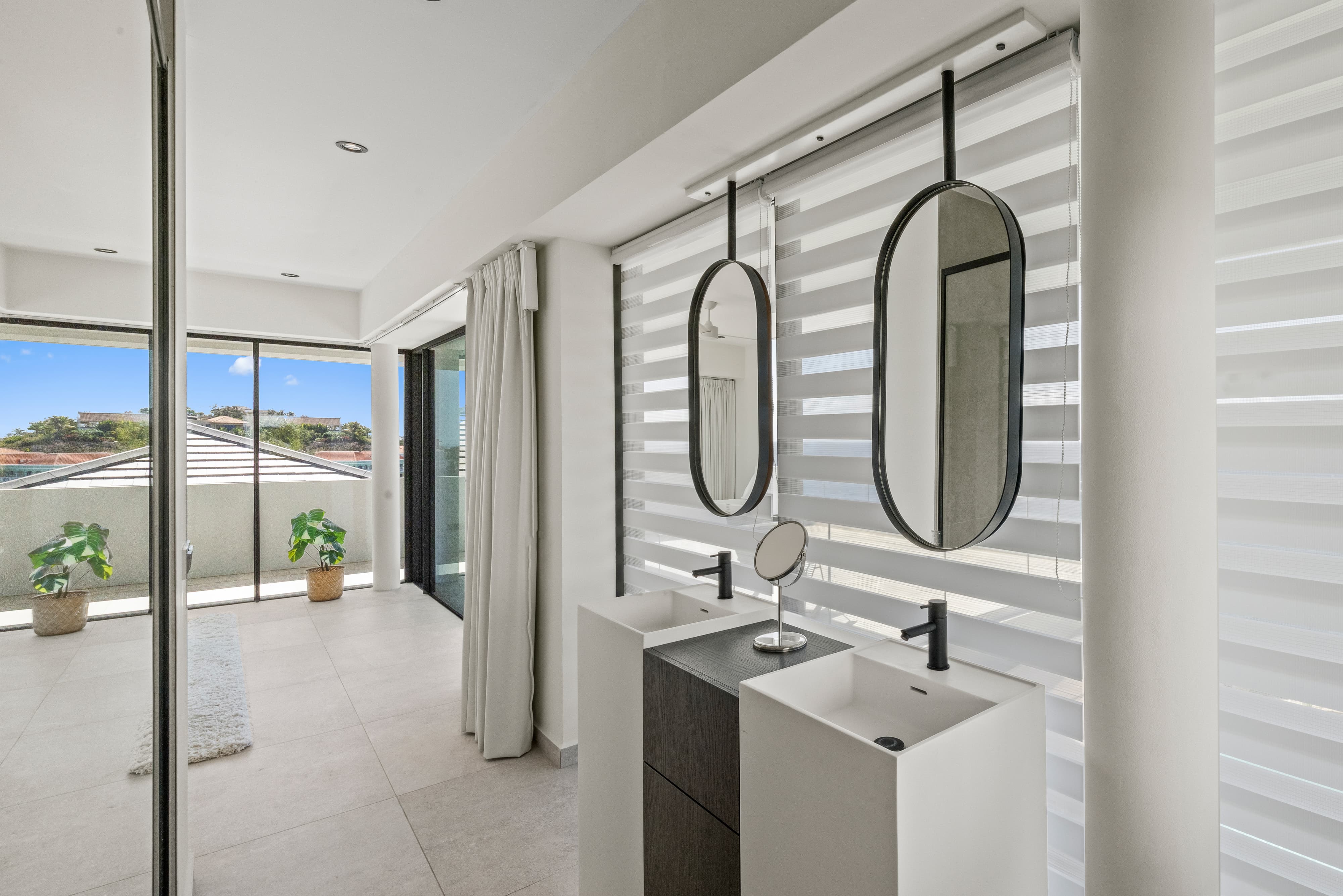 Holland House - Blue Bay - on a cliff with a phenomenal sea view