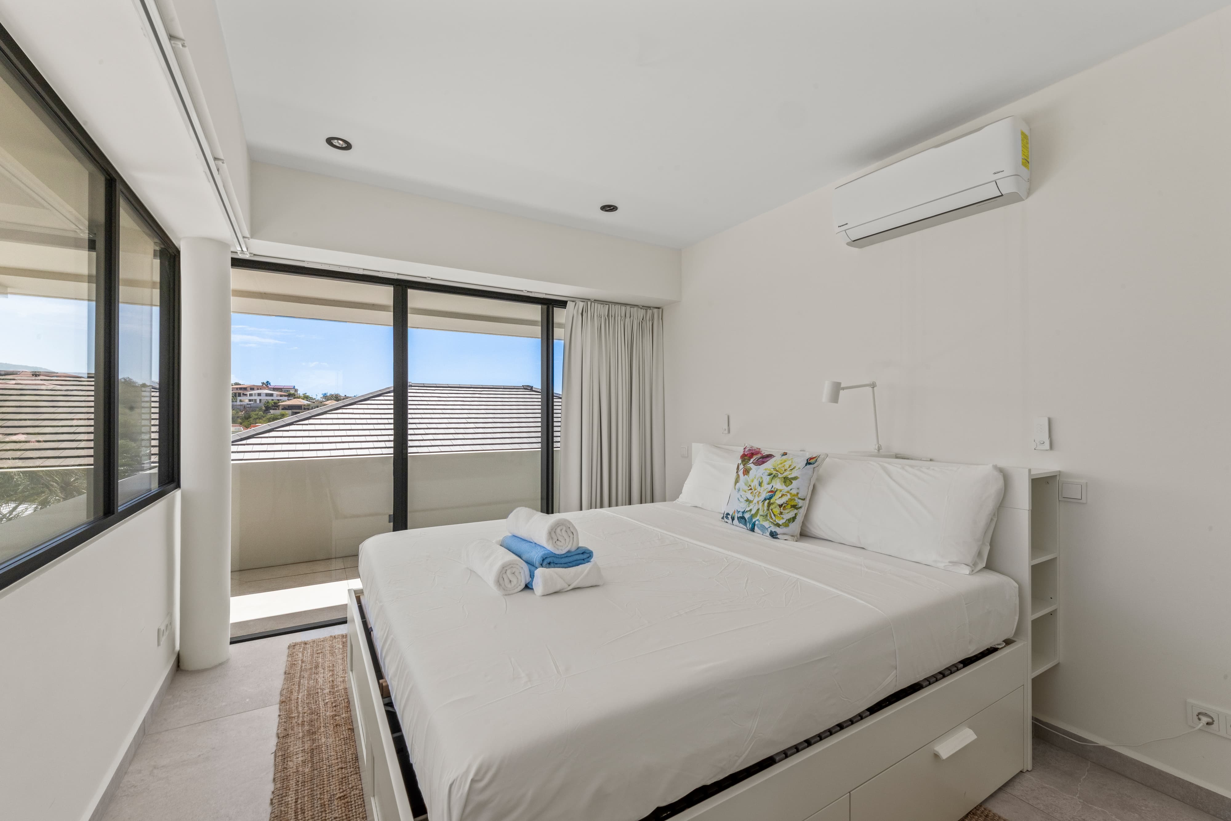 Holland House - Blue Bay - on a cliff with a phenomenal sea view